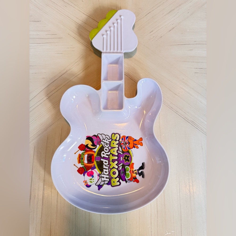 Retired 2014 Hard Rock Cafe Roxtars Guitar Plate Honolulu Hawaii EUC